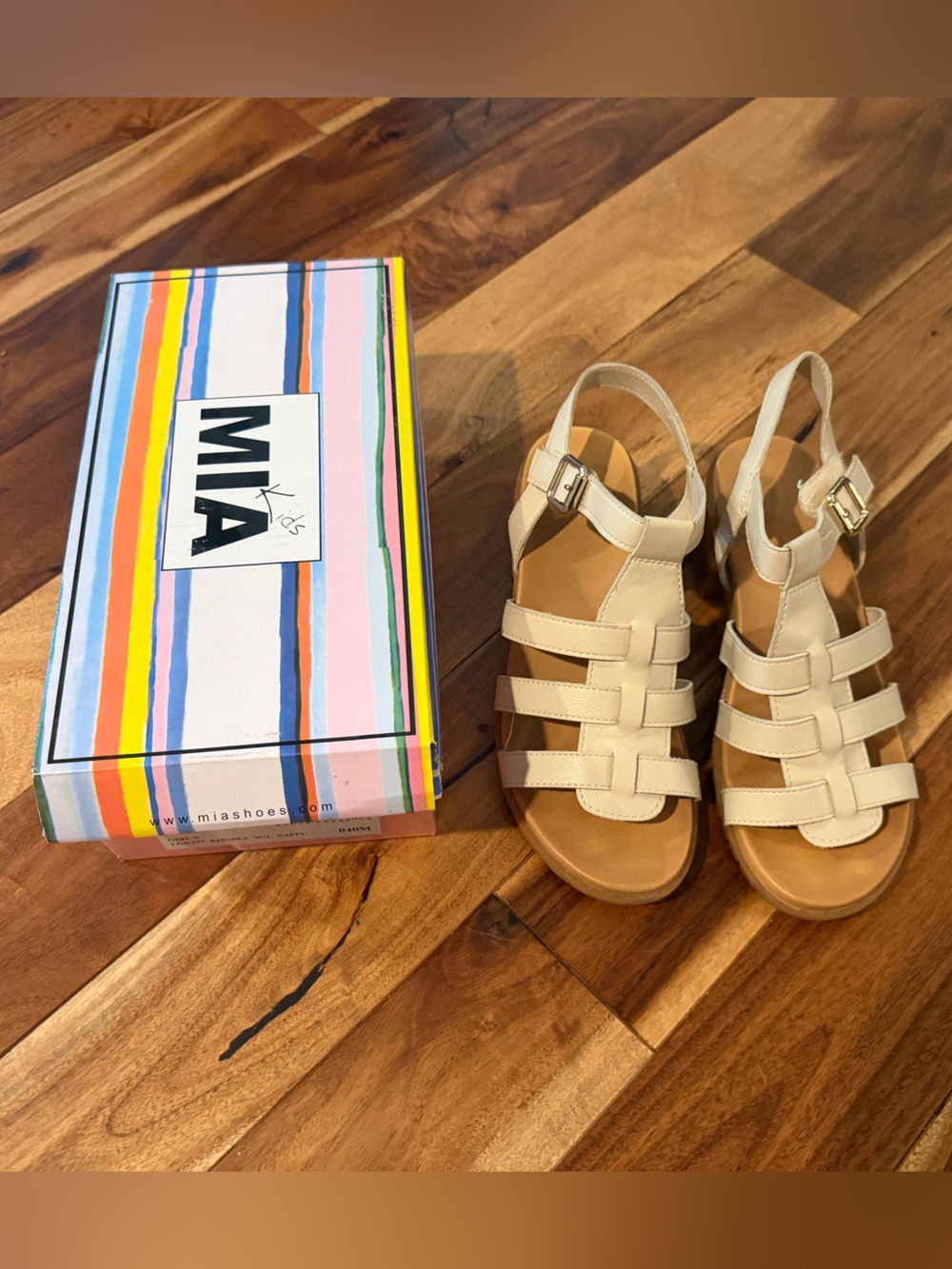 Mia Shoes Little Girls Cream Strappy Gladiator Sandals size 4
